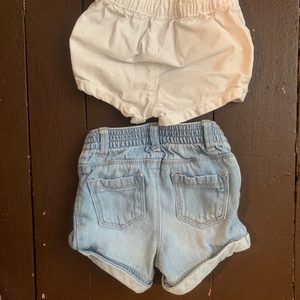 2 pair baby girl old navy shorts 12-18m - Picture 5 of 6